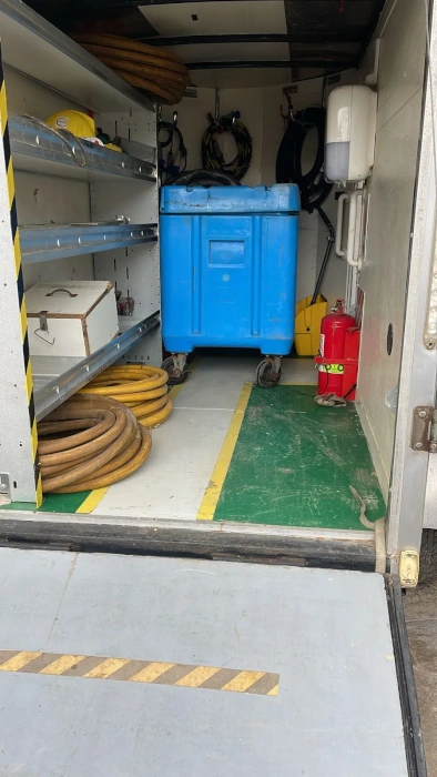 Carro full equipado con cooler para mantenimiento del hielo seco.